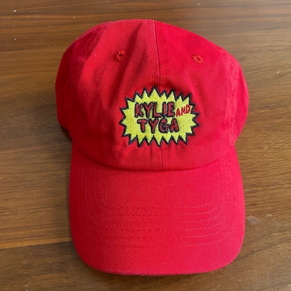 Retro Kylie & Tyga Hat - Picture 2 of 4